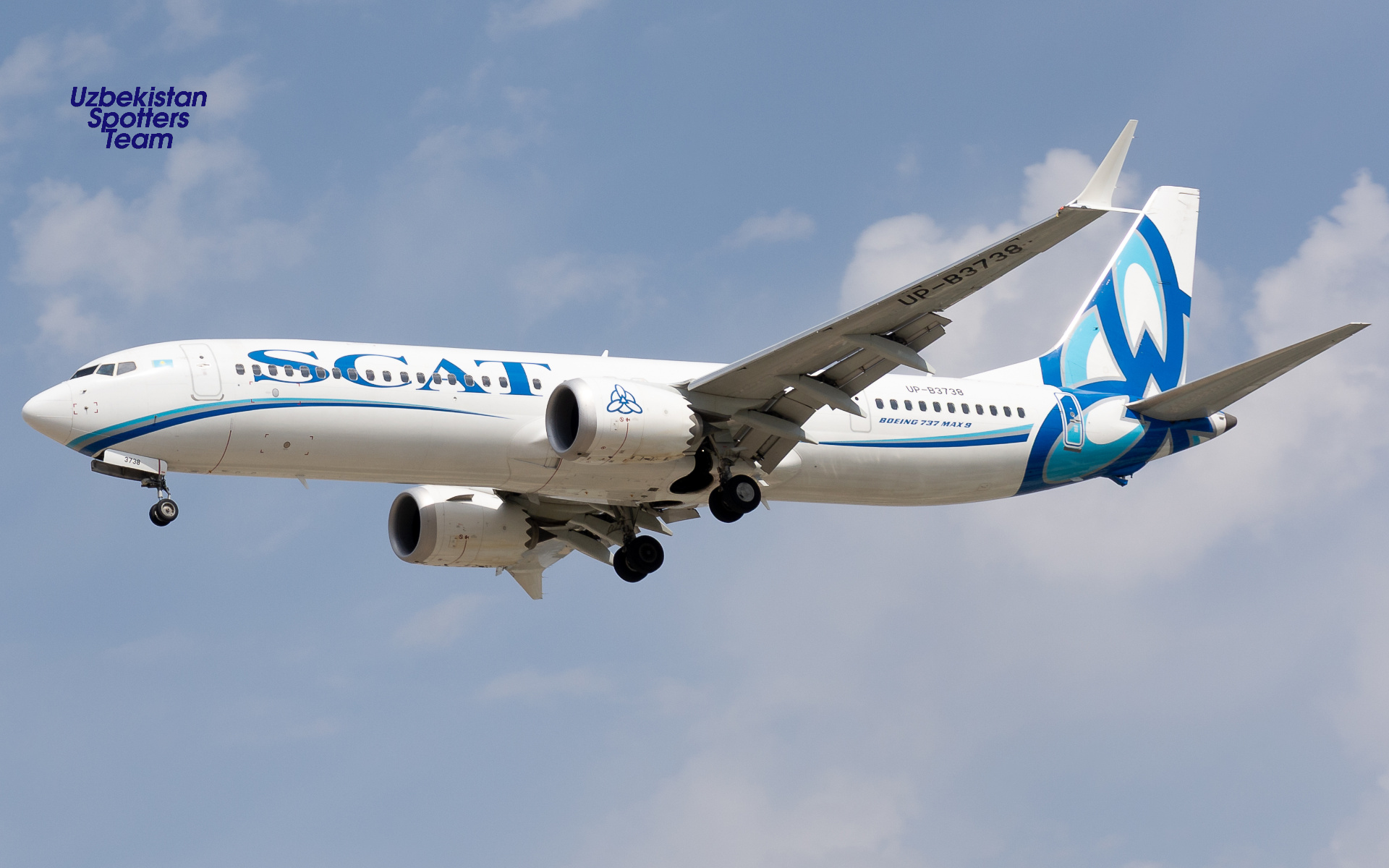 Boeing B737-9 UP-B3738 на снижении в Самарканд